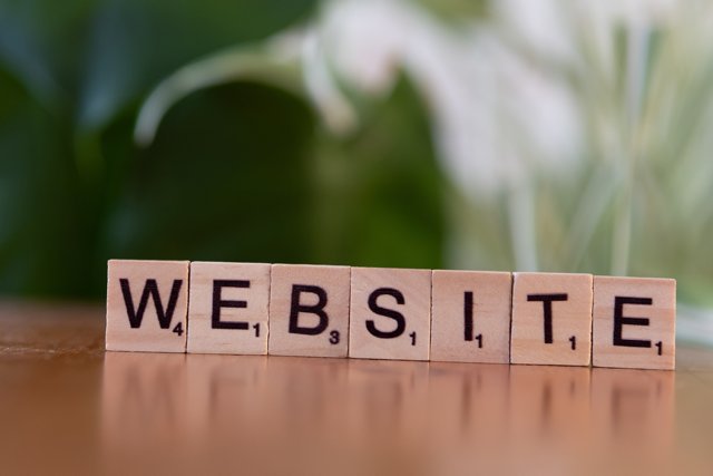 Custom ili template web sajt: Koje rešenje je pravo za vaš biznis?